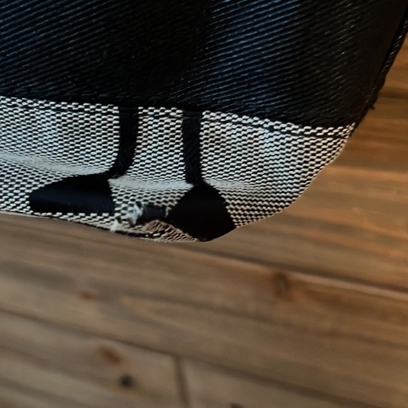 Coach Black Signature Canvas Shoulder Bag - Picture 6 of 9